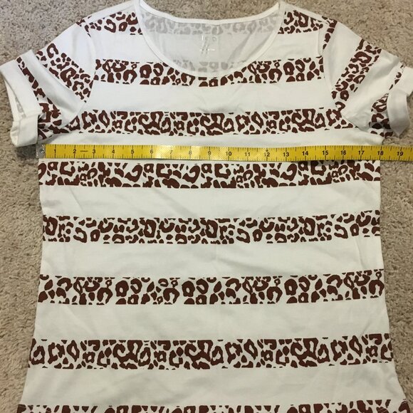 Cleo 100% Organic Cotton Leopard Print Tee - Picture 12 of 16